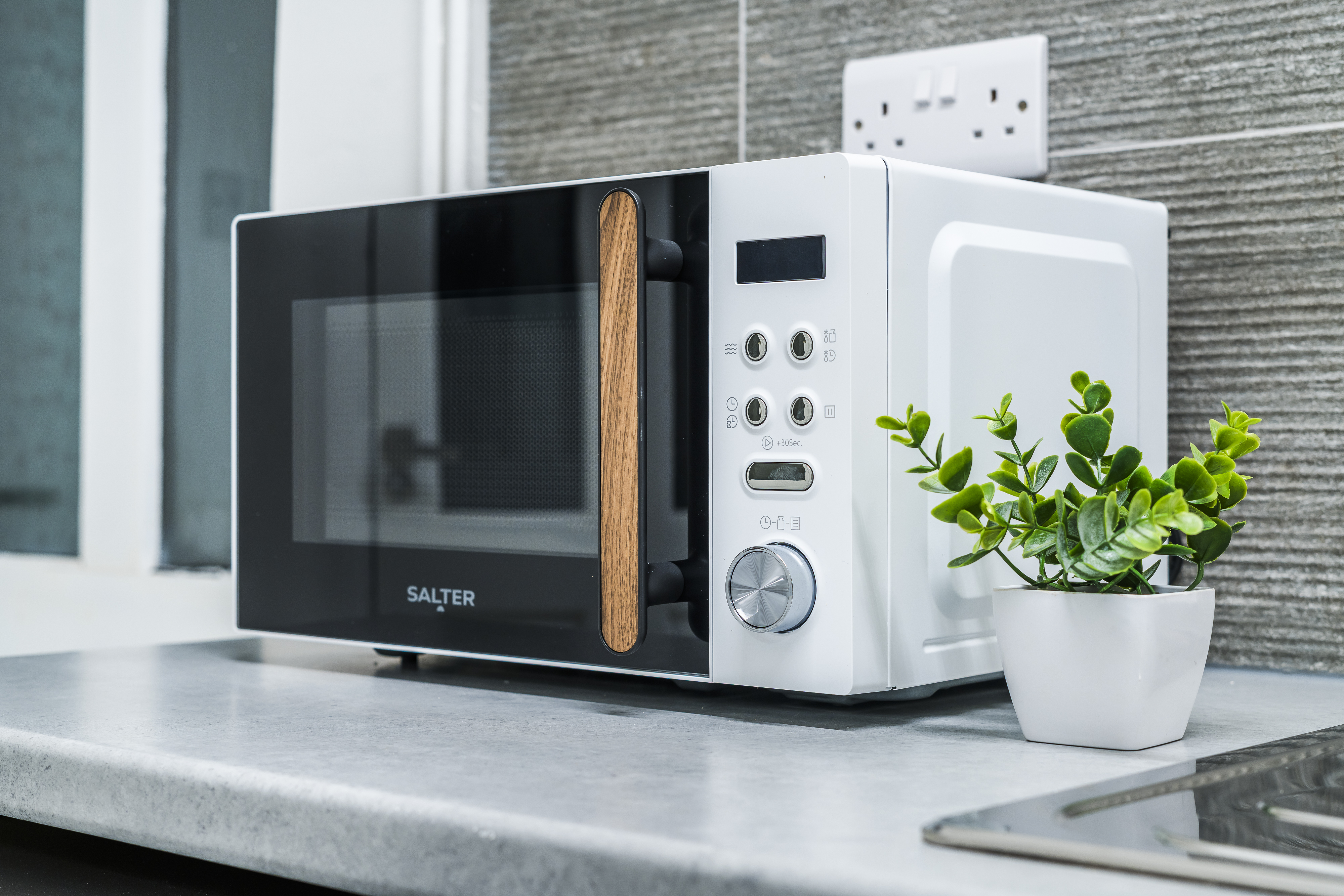 The Heron master bedroom storage - self-catering rental Staffordshire